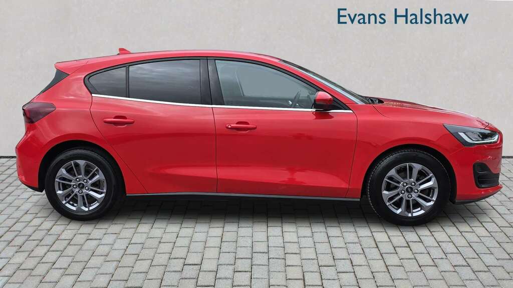 Ford Focus 1.0 Ecoboost 125 Titanium Edition 2022 PJ22EOT Red #4