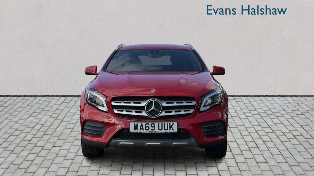 Mercedes-Benz GLA Class 180 Amg Line Edition 2019 WA69UUK Red #4