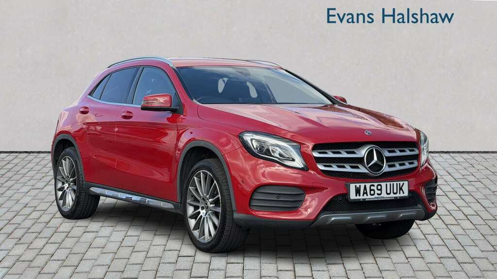 Mercedes-Benz GLA Class 180 Amg Line Edition 2019 Red