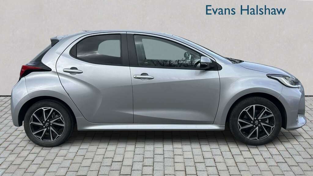 Toyota Yaris 1.5 Hybrid Design Cvt 2023 SK23XKO Silver #4