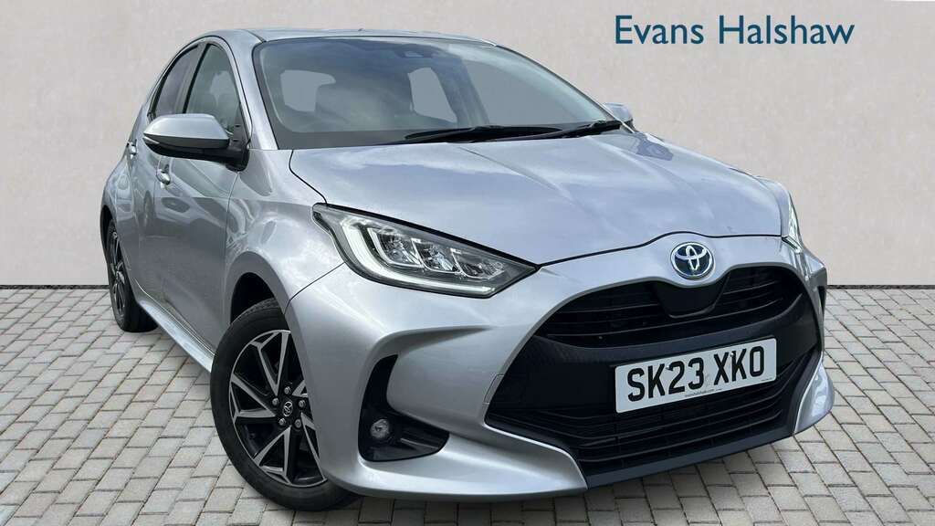Toyota Yaris 1.5 Hybrid Design Cvt 2023 Silver