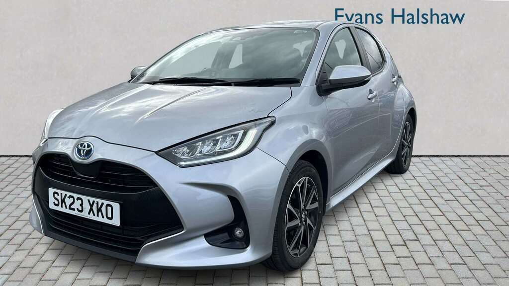 Toyota Yaris 1.5 Hybrid Design Cvt 2023 SK23XKO Silver #2