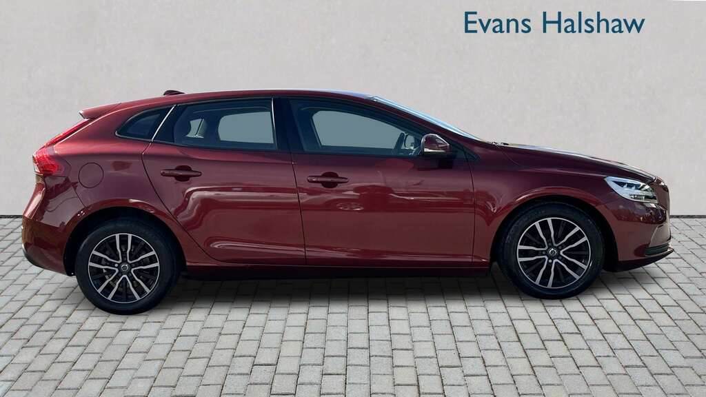 Volvo V40 D2 120 Momentum Nav Plus 2016 NA66CZZ Red #4