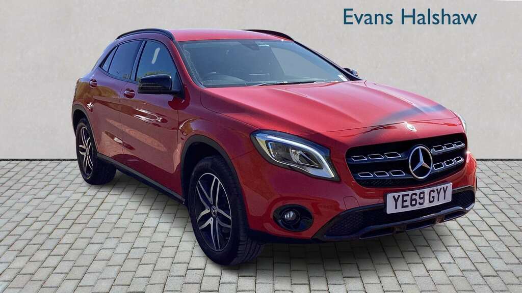 Mercedes-Benz GLA Class 180 Urban Edition 2019 Red