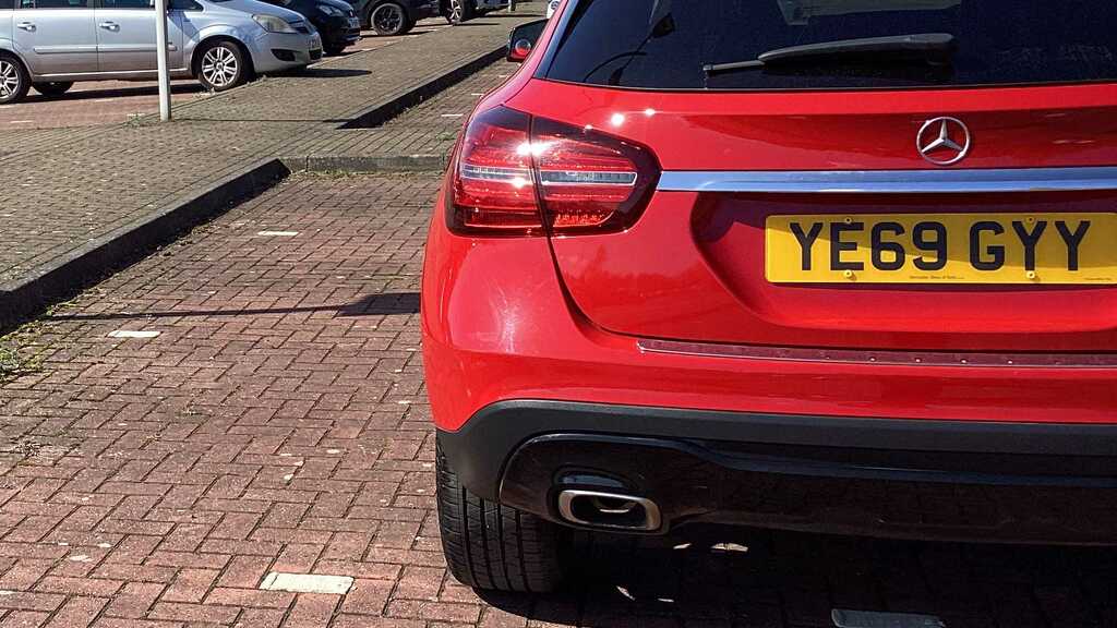 Mercedes-Benz GLA Class 180 Urban Edition 2019 YE69GYY Red #5