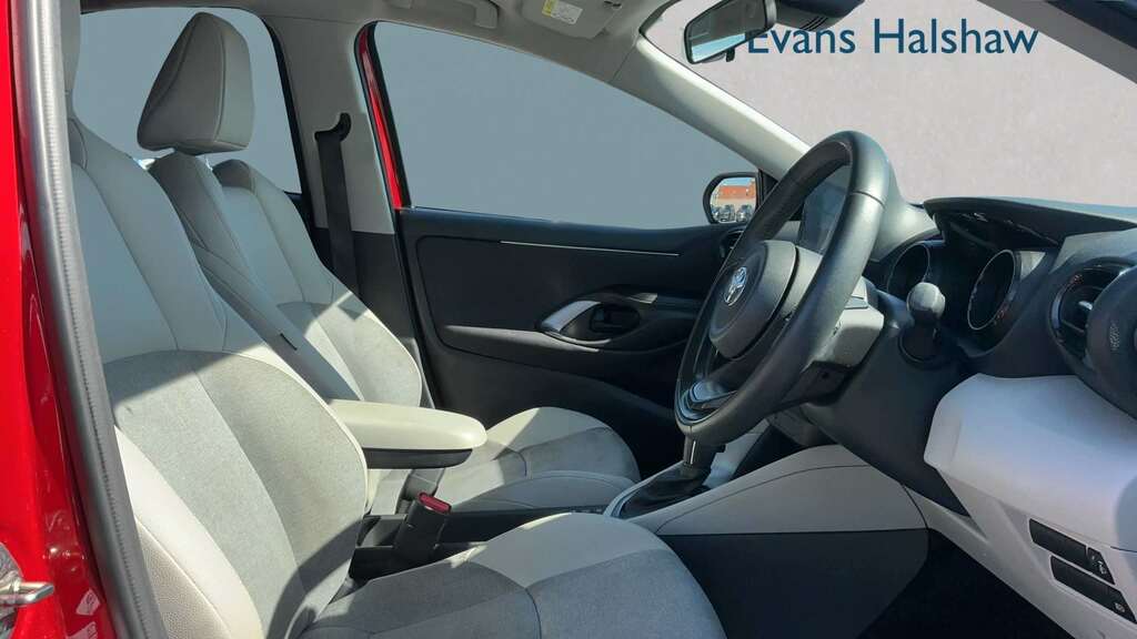 Toyota Yaris 1.5 Hybrid Excel Cvt 2023 BF23VKV Red #3