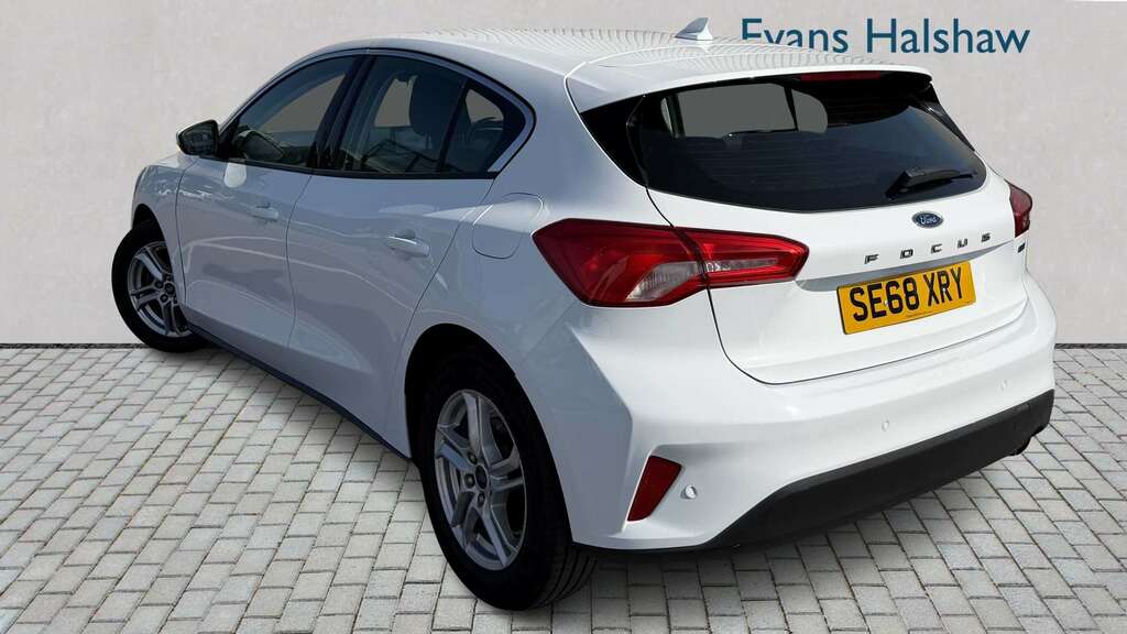 Ford Focus 1.0 Ecoboost 125 Zetec 2019 SE68XRY White #2