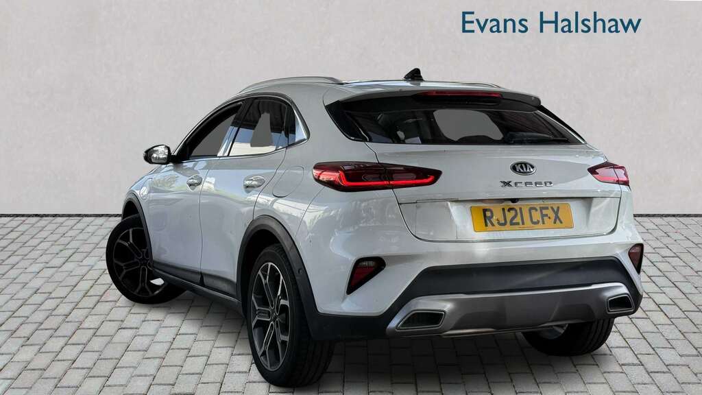Kia Xceed 1.6 Gdi Phev First Edition Dct 2021 RJ21CFX White #2