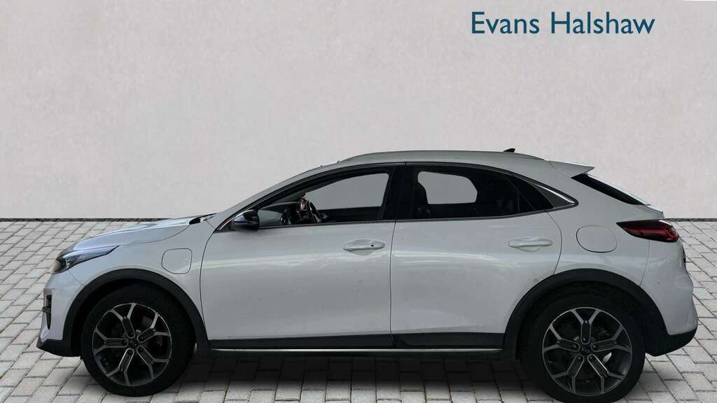Kia Xceed 1.6 Gdi Phev First Edition Dct 2021 RJ21CFX White #3