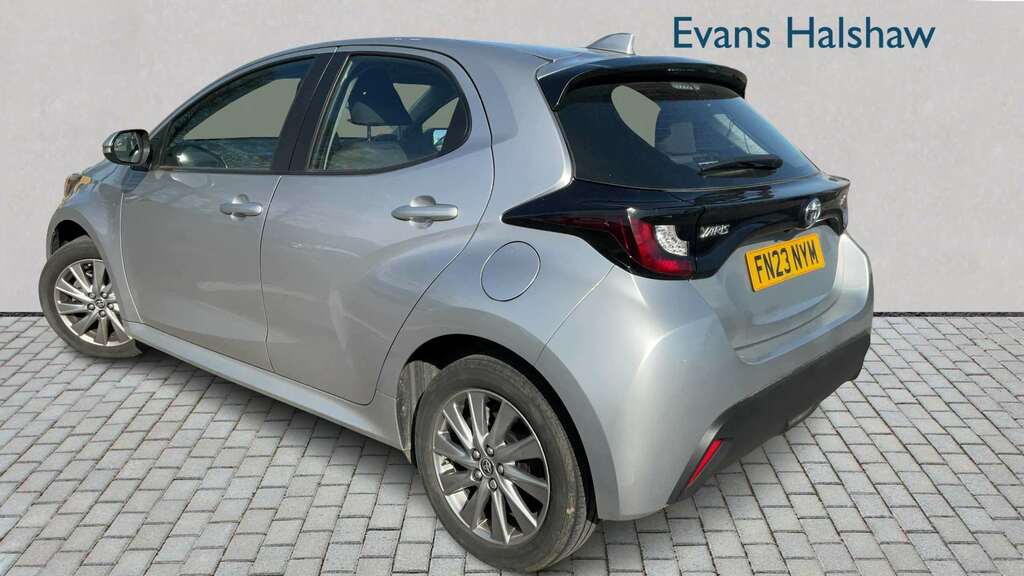 Toyota Yaris 1.5 Hybrid Icon Cvt 2023 FN23NYM Silver #2