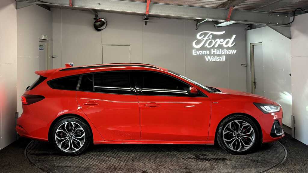 Ford Focus 1.5 Ecoblue St-line Vignale 2023 YGZ8042 Red #4