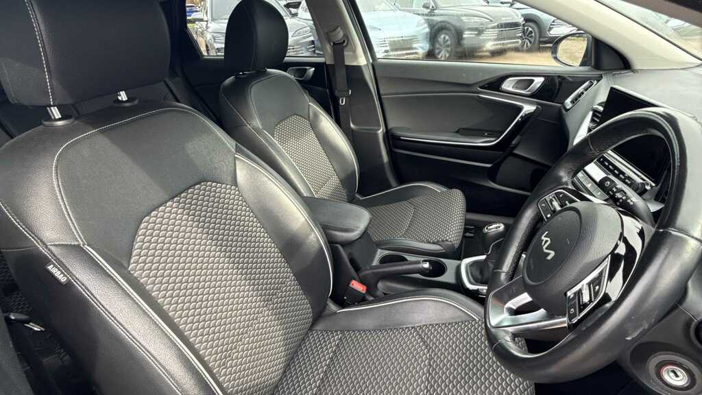 Kia Ceed 1.5T Gdi Isg 3 2022 SA71UBF Silver #3