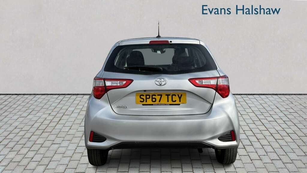 Toyota Yaris 1.5 Vvt-i Icon 2017 SP67TCY Silver #4