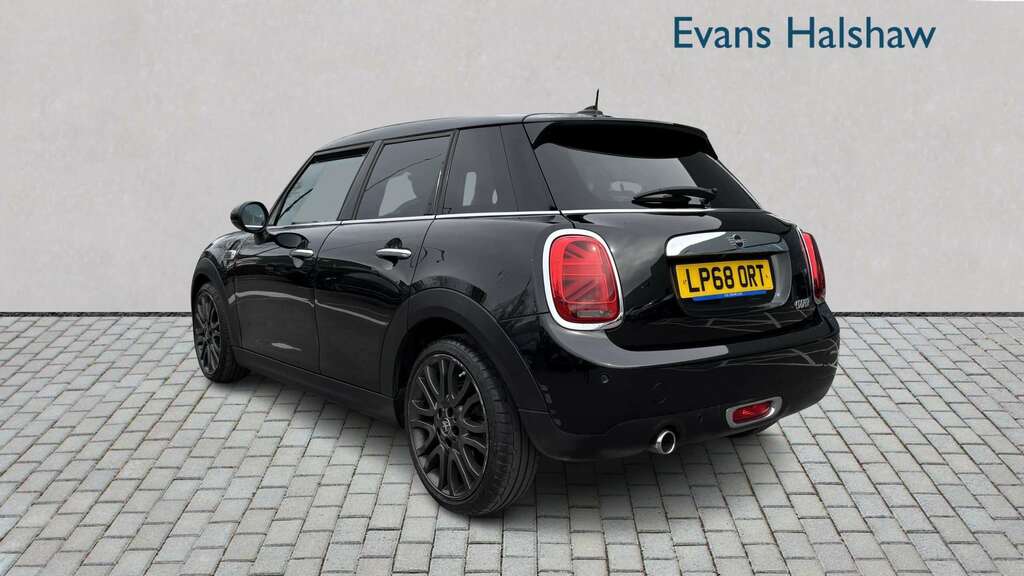 Mini Hatch 1.5 Cooper Exclusive II 2018 LP68ORT Black #2