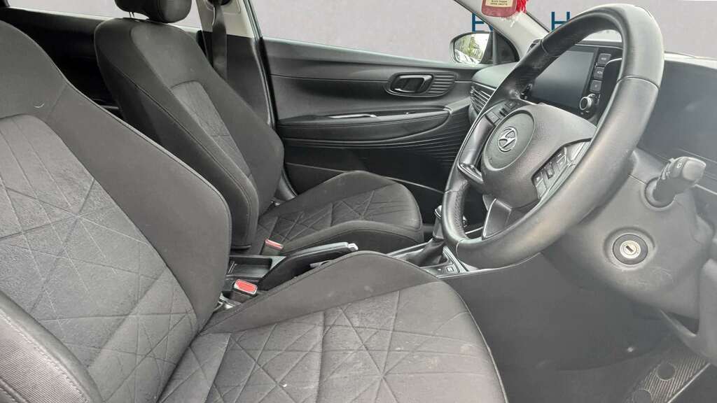Hyundai Bayon 1.0 Tgdi 48V Mhev Se Connect Dct 2024 LM73OTP Black #3