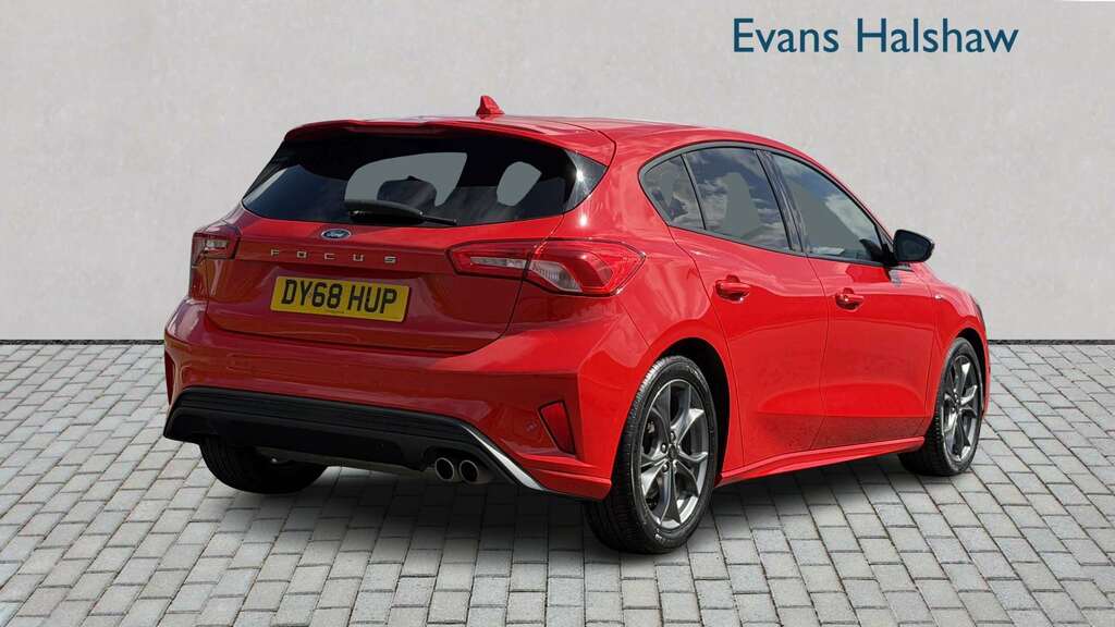 Ford Focus 1.0 Ecoboost 125 St-line 2018 DY68HUP Red #2