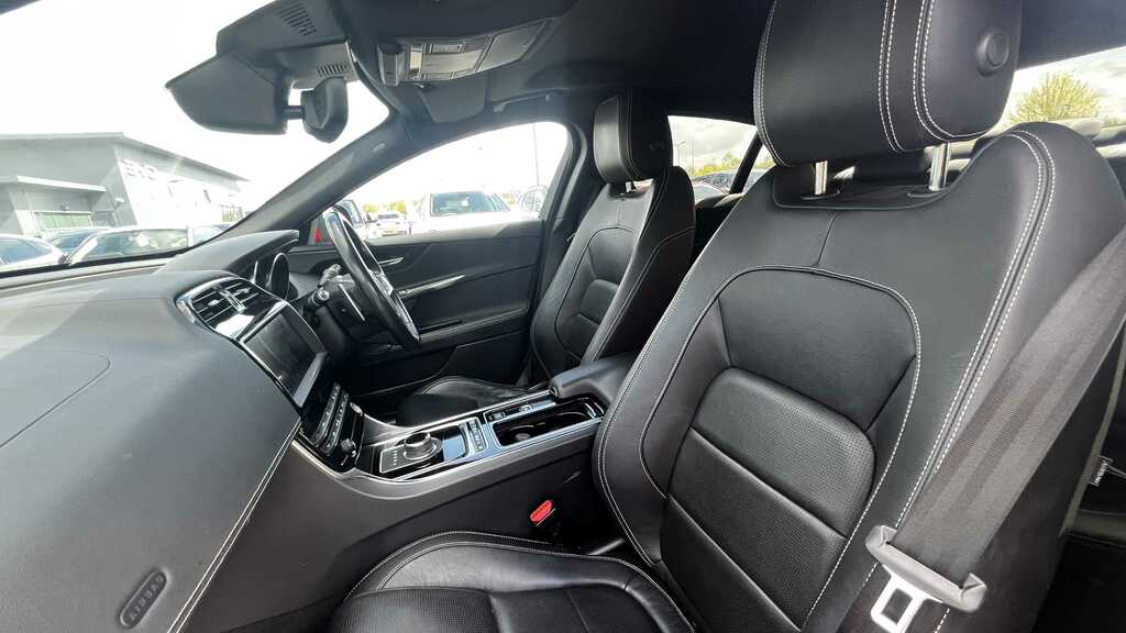 Jaguar XE 2.0D 180 R-sport 2018 YR68HDF Red #5
