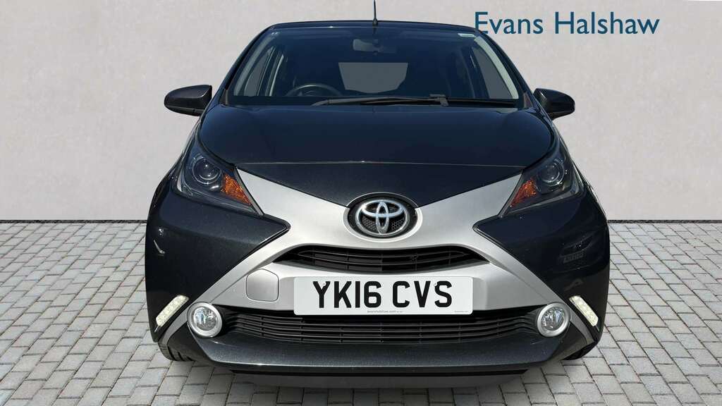 Toyota Aygo 1.0 Vvt-i X-clusiv 2 2016 YK16CVS Grey #4