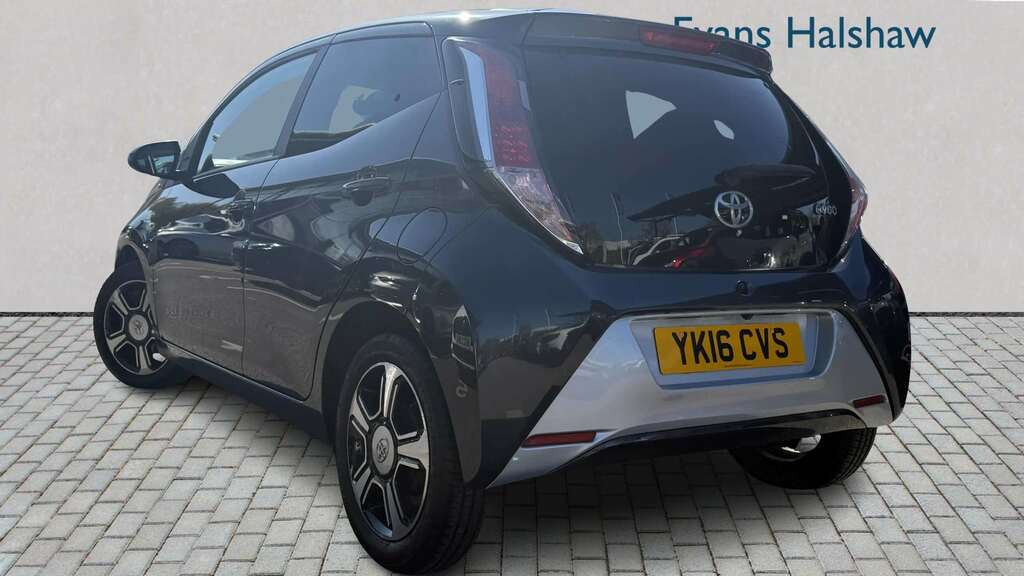 Toyota Aygo 1.0 Vvt-i X-clusiv 2 2016 YK16CVS Grey #2
