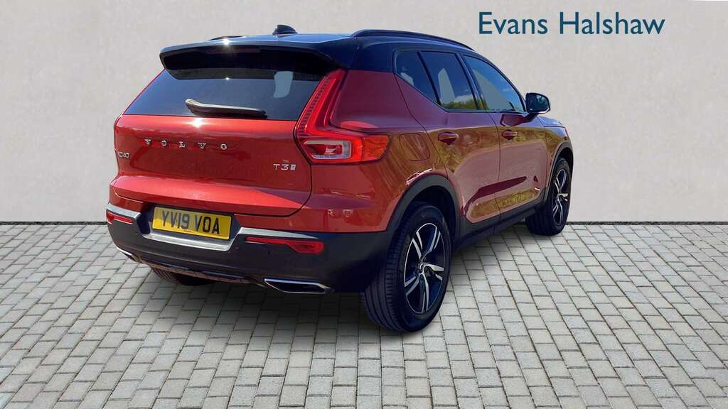 Volvo XC40 1.5 T3 163 R Design 2019 YV19VOA Red #2