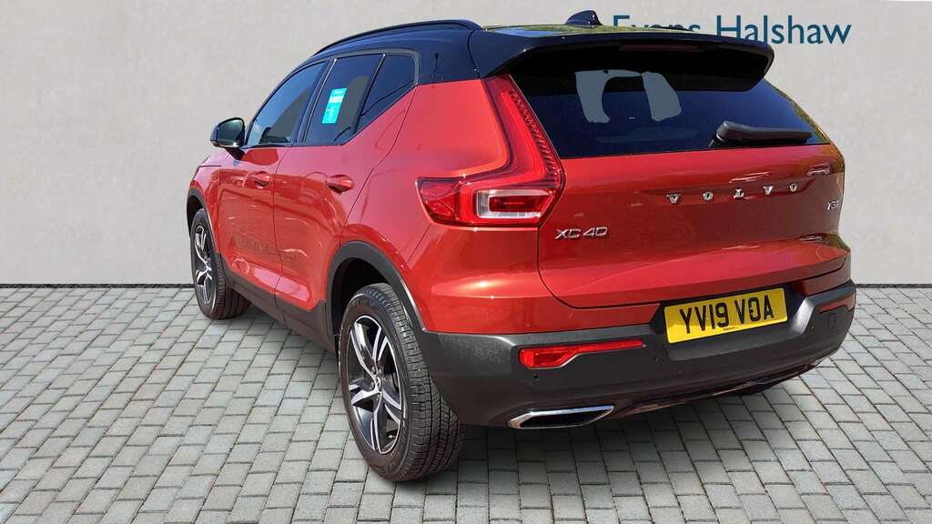 Volvo XC40 1.5 T3 163 R Design 2019 YV19VOA Red #4