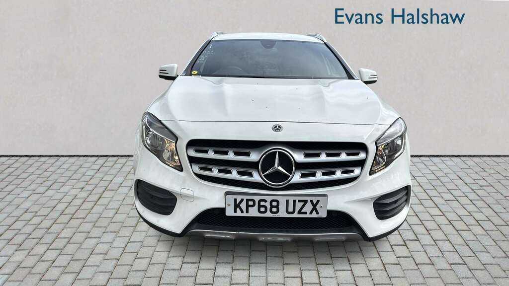 Mercedes-Benz GLA Class 200 Amg Line 2018 KP68UZX White #4