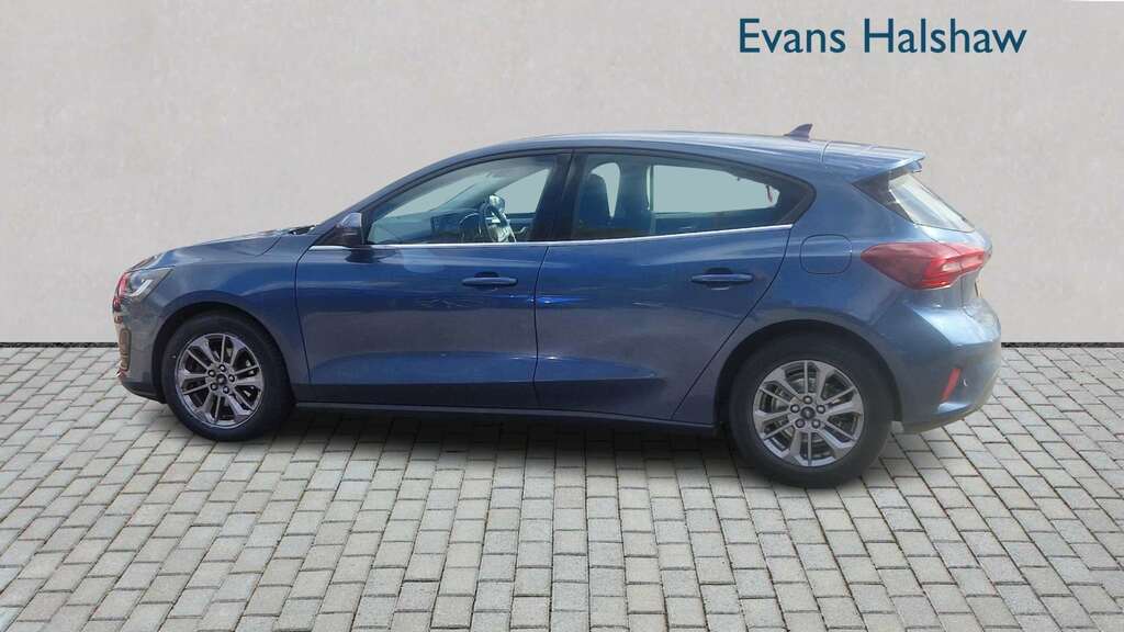 Ford Focus 1.0 Ecoboost Hybrid Mhev Titanium 2023 ML23VFY Blue #3