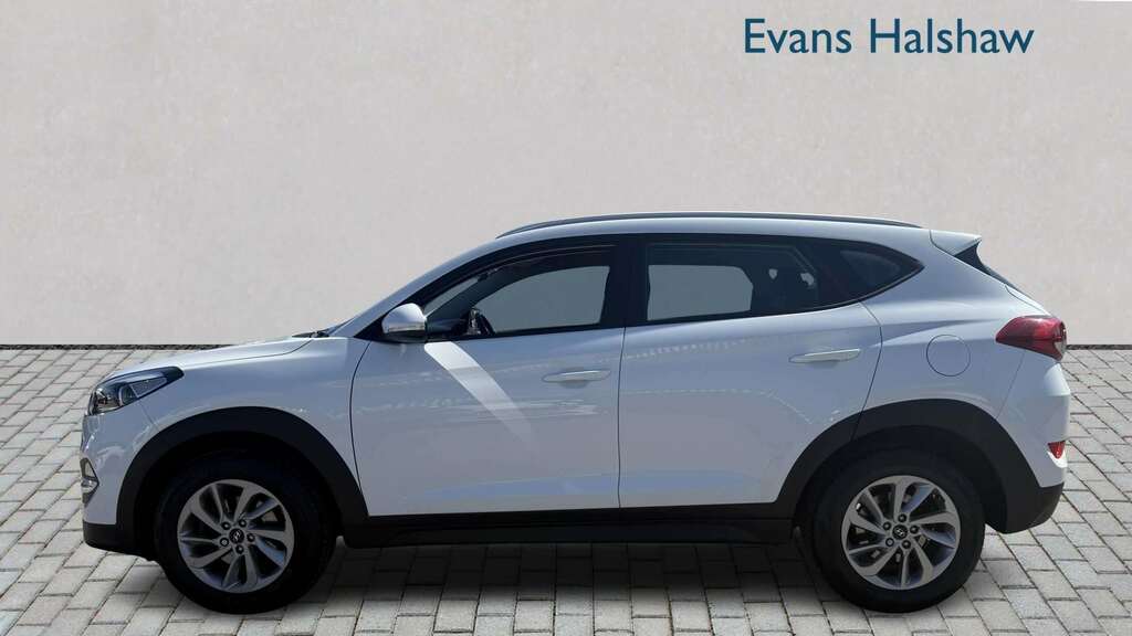 Hyundai Tucson 1.7 Crdi Blue Drive Se Nav 2Wd 2016 NG16FVO White #4