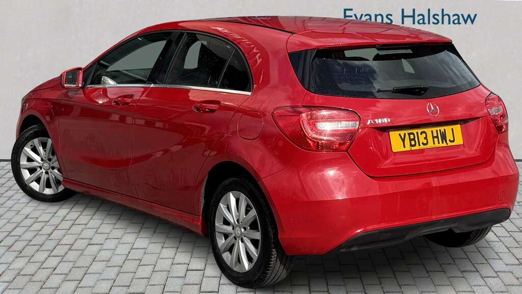 Mercedes-Benz A Class A180 Blueefficiency Se 2013 YB13HWJ Red #2