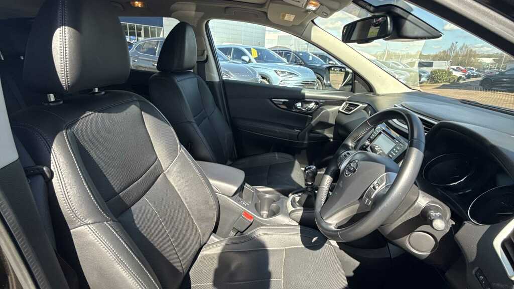 Nissan Qashqai 1.6 Dci Tekna Non-panoramic 4Wd 2017 Black #3