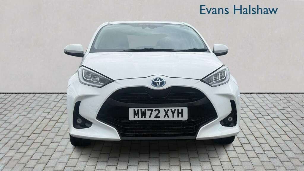 Toyota Yaris 1.5 Hybrid Design Cvt 2022 MW72XYH White #4