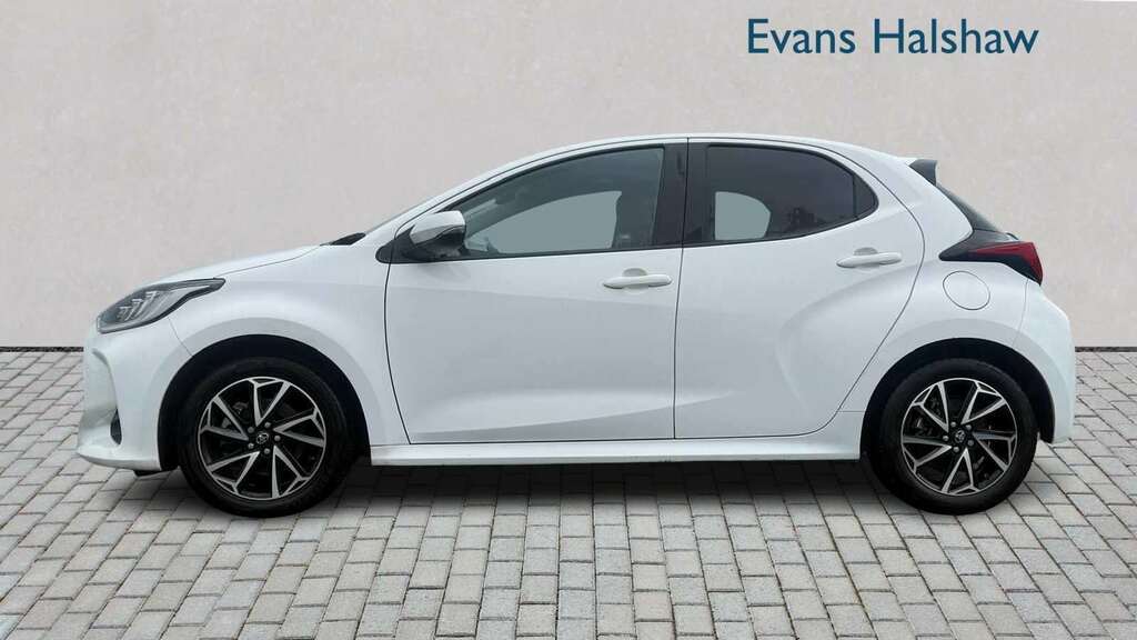Toyota Yaris 1.5 Hybrid Design Cvt 2022 MW72XYH White #3