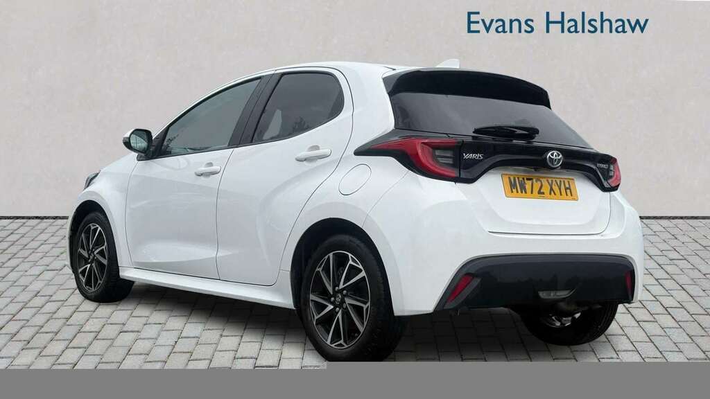 Toyota Yaris 1.5 Hybrid Design Cvt 2022 MW72XYH White #2