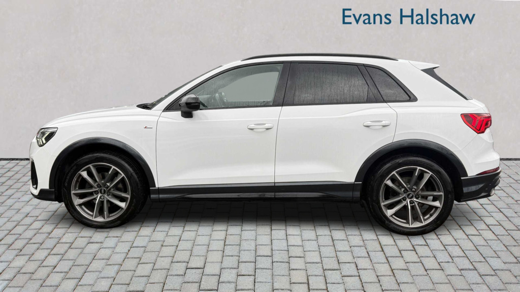 Audi Q3 35 Tfsi Black Edition 2021 DX21YJL White #6