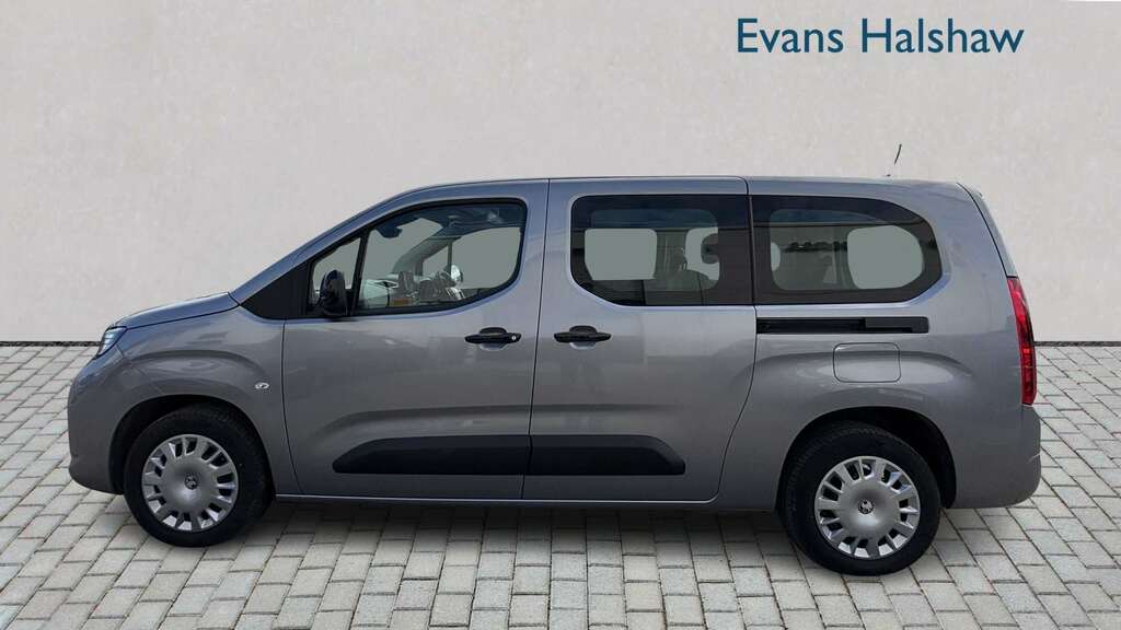 Vauxhall Combo-e Life 100Kw Design XL 52Kwh 7 Seat 2025 BW25YNZ Grey #3