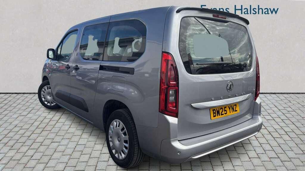 Vauxhall Combo-e Life 100Kw Design XL 52Kwh 7 Seat 2025 BW25YNZ Grey #2