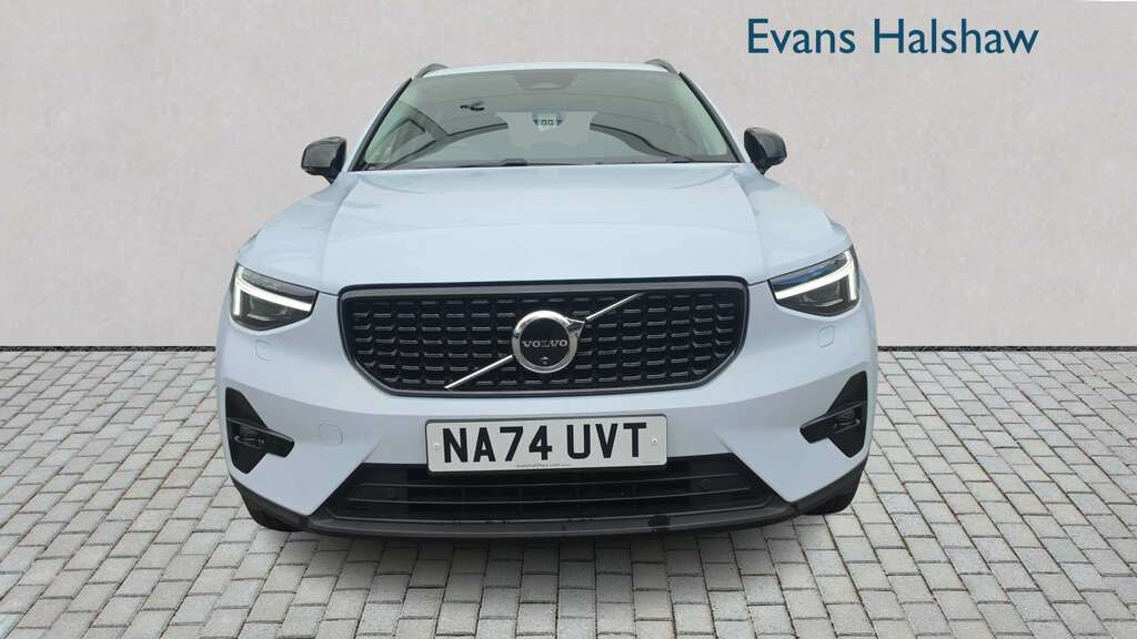 Volvo XC40 2.0 B3p Ultra Dark 2025 NA74UVT Blue #4