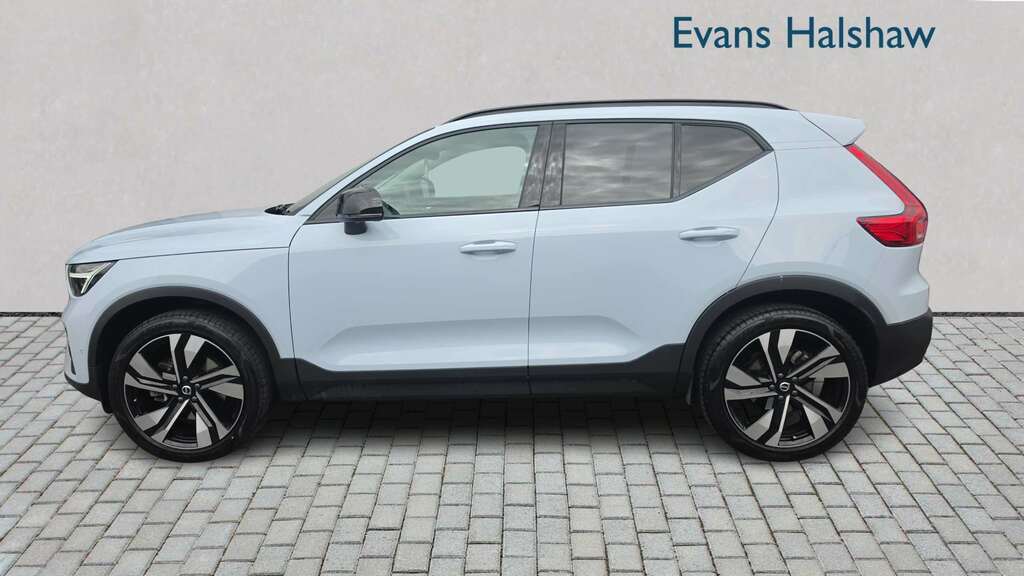 Volvo XC40 2.0 B3p Ultra Dark 2025 NA74UVT Blue #3