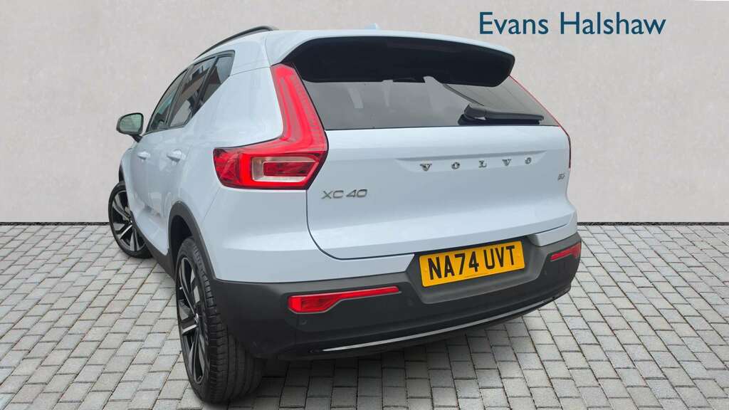 Volvo XC40 2.0 B3p Ultra Dark 2025 NA74UVT Blue #2