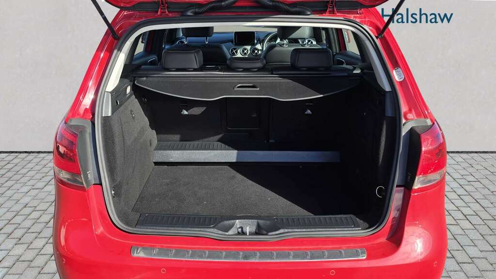 Mercedes-Benz B Class B180 Se 2018 Red #3