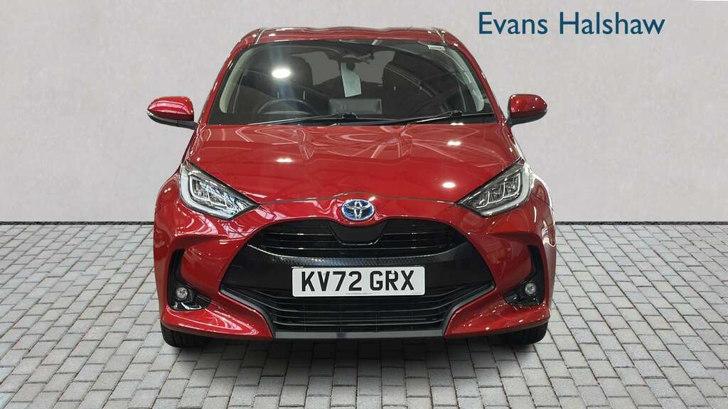 Toyota Yaris 1.5 Hybrid Design Cvt 2022 KV72GRX Red #3