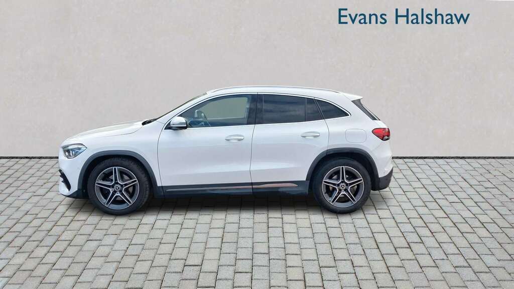 Mercedes-Benz GLA Class 200 Amg Line Executive 2020 KU20HWL White #4
