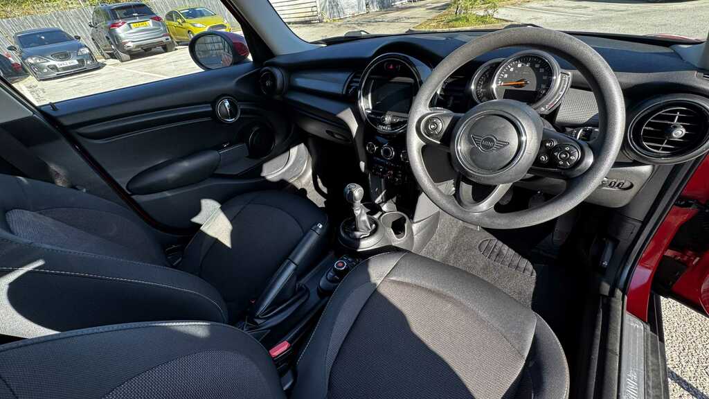 Mini Hatch 1.5 Cooper Classic II 2019 YT69TXA Red #3