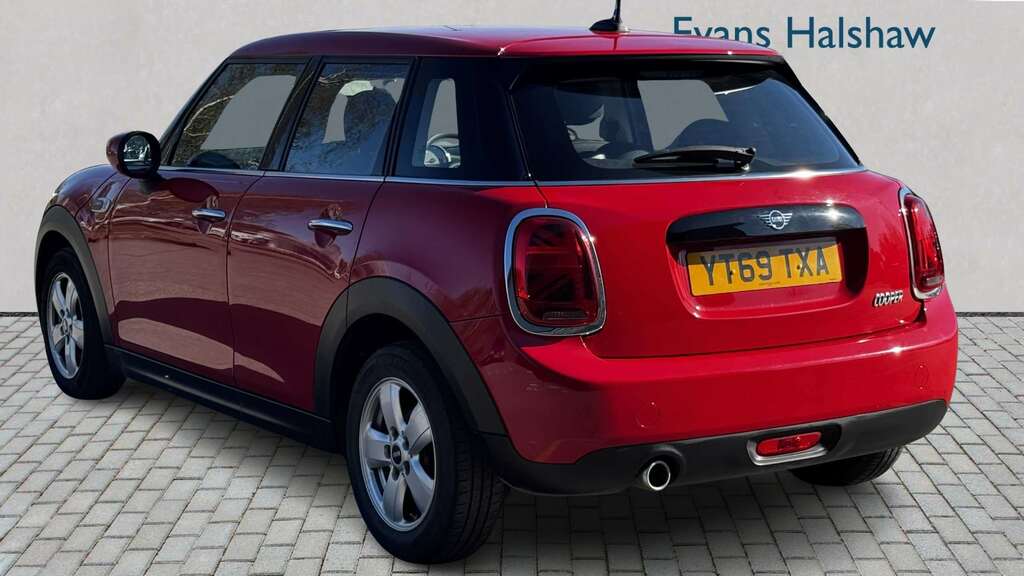Mini Hatch 1.5 Cooper Classic II 2019 YT69TXA Red #2