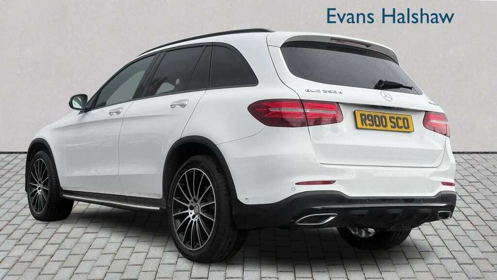 Mercedes-Benz GLC Class 250D 4Matic Amg Line Premium 9G-tronic 2016 HN66TBZ White #2