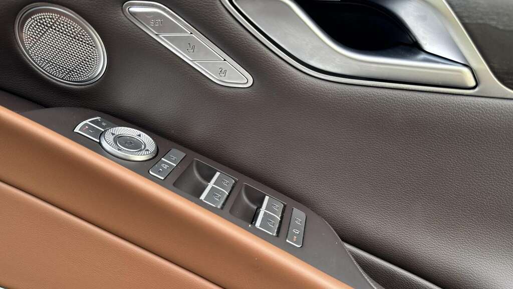 Genesis G80 Luxury Black #16