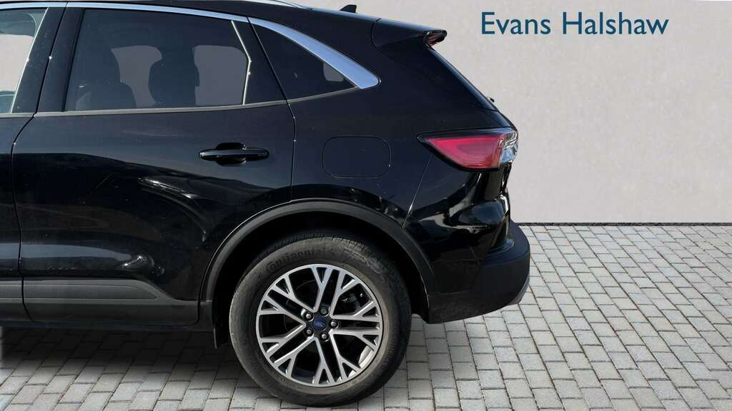 Ford Kuga 1.5 Ecoboost 150 Titanium Edition 2024 Black #4