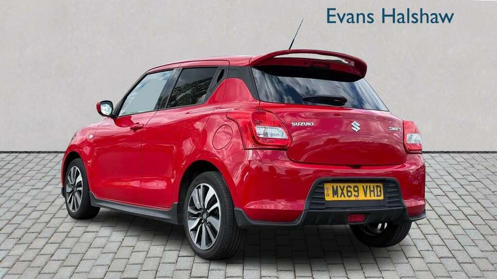 Suzuki Swift 1.2 Dualjet Attitude 2020 MX69VHD Red #2