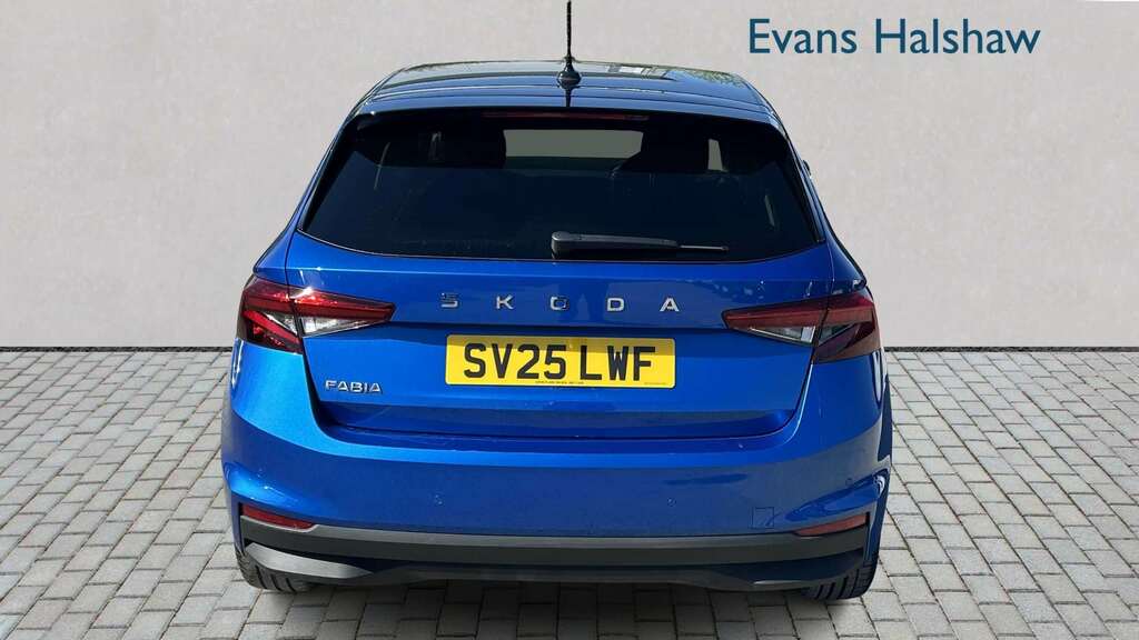 Skoda Fabia 1.0 Tsi 116 Design Edition 2025 SV25LWF Blue #4