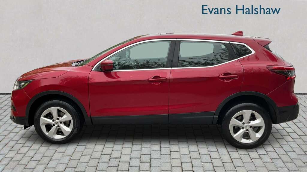 Nissan Qashqai 1.5 Dci 115 Acenta Premium 2019 Red #3